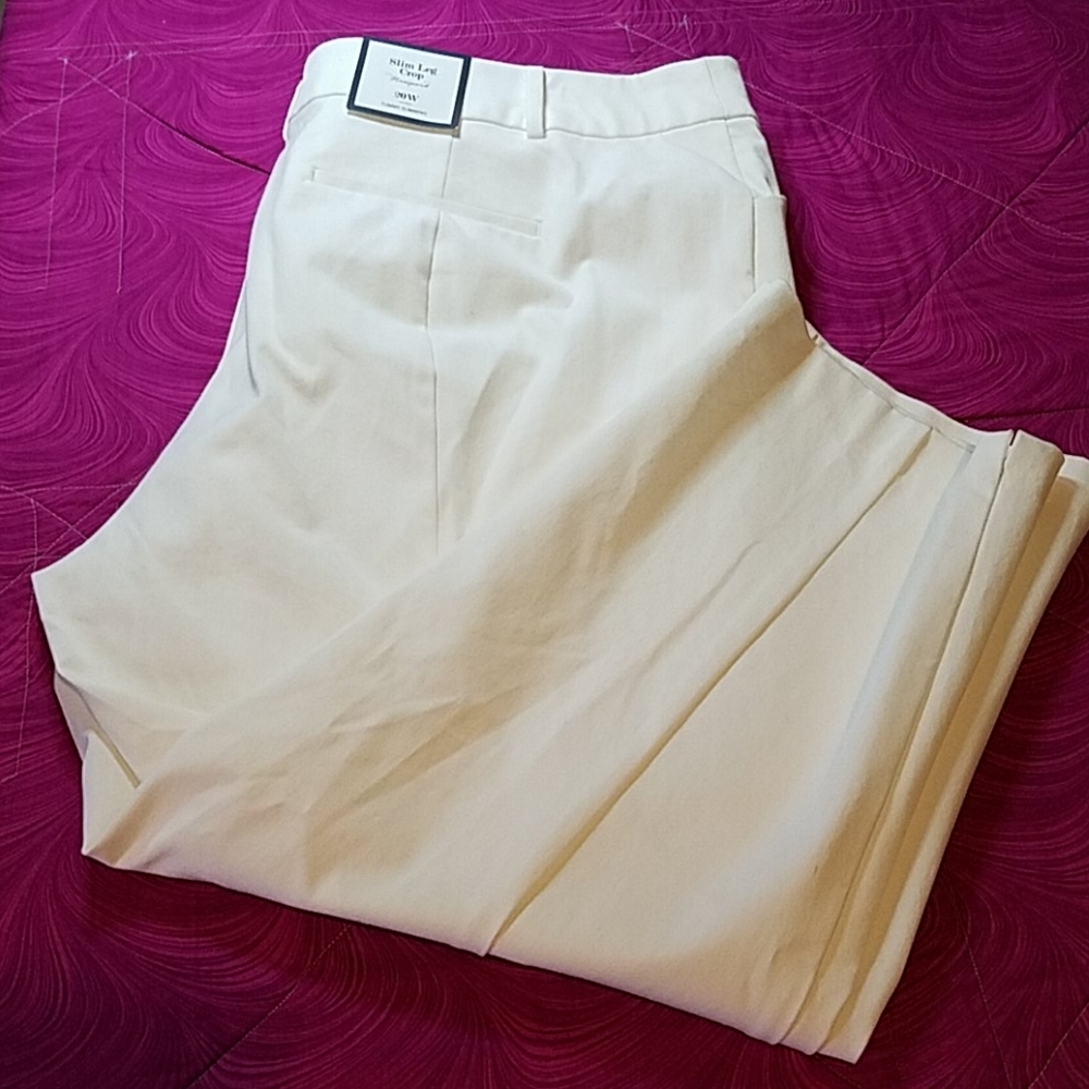 Charter Club slim leg crops size 20W